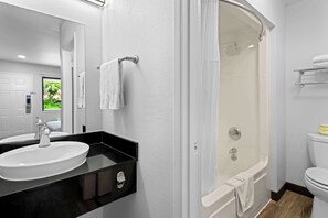 Towels - Vagabond Inn Monterey (Monterey)