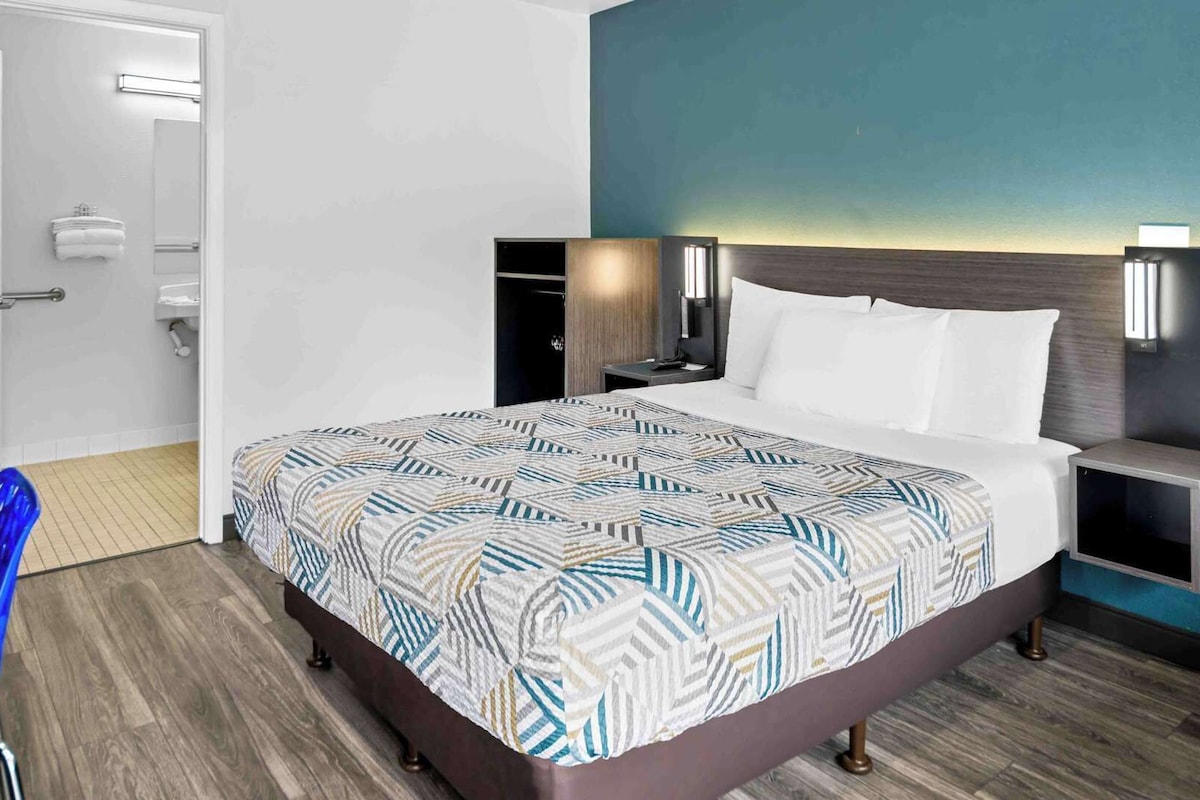 WiFi (free), bed sheets
