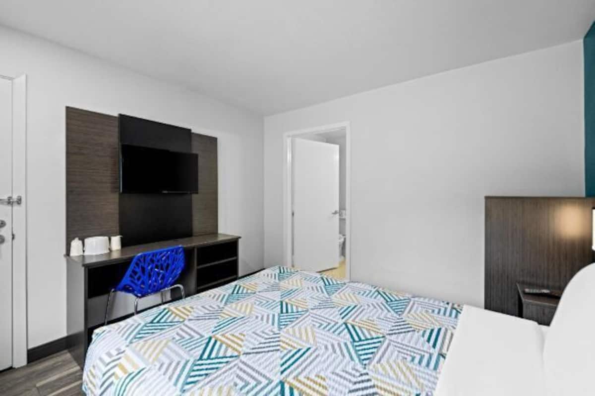 واي فاي مجانًا وملاءات أسرّة