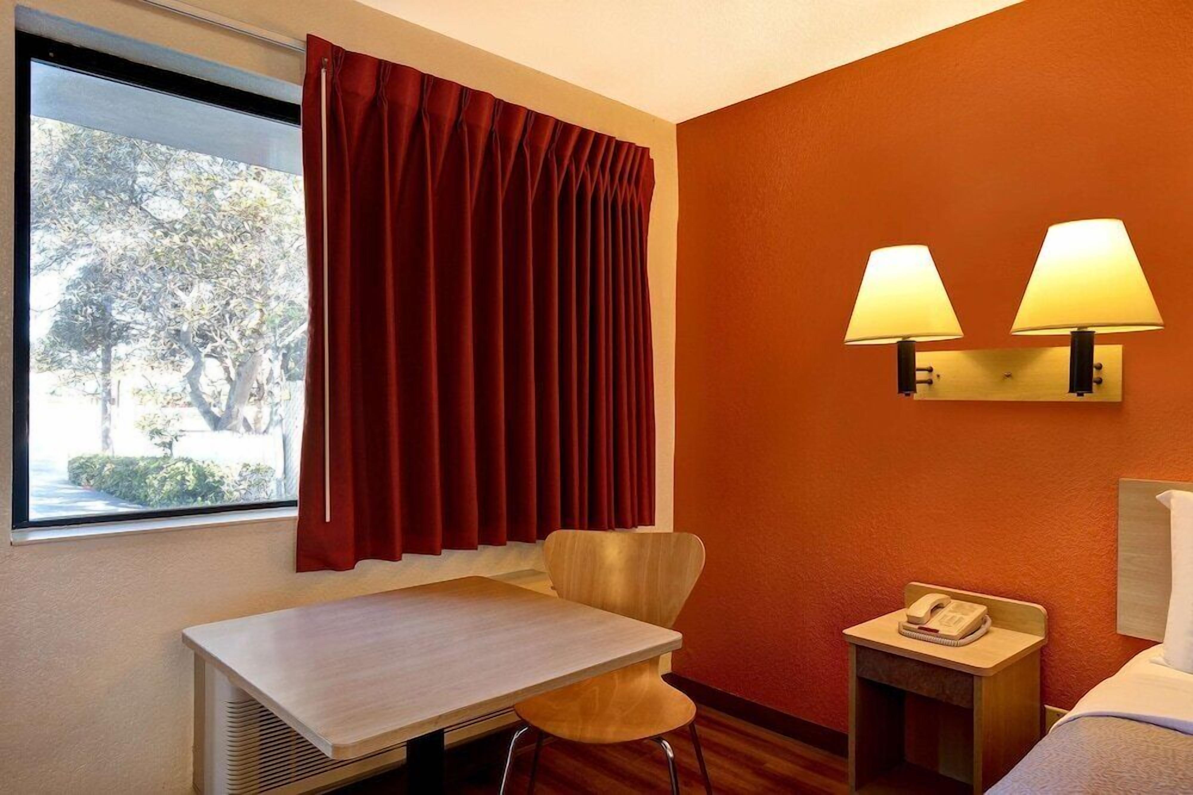 Foto - Motel 6 Monterey, CA