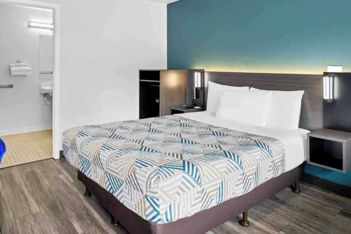 Free WiFi, bed sheets