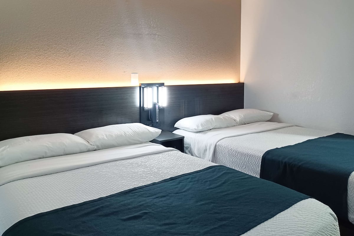 Skrivebord, skrivebord for bærbar PC og strykejern/-brett