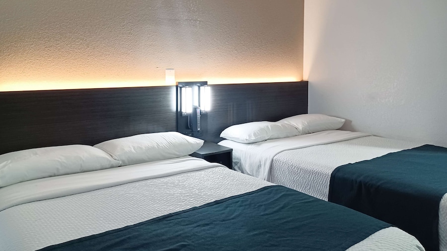 Motel 6 Fresno, CA - Blackstone North