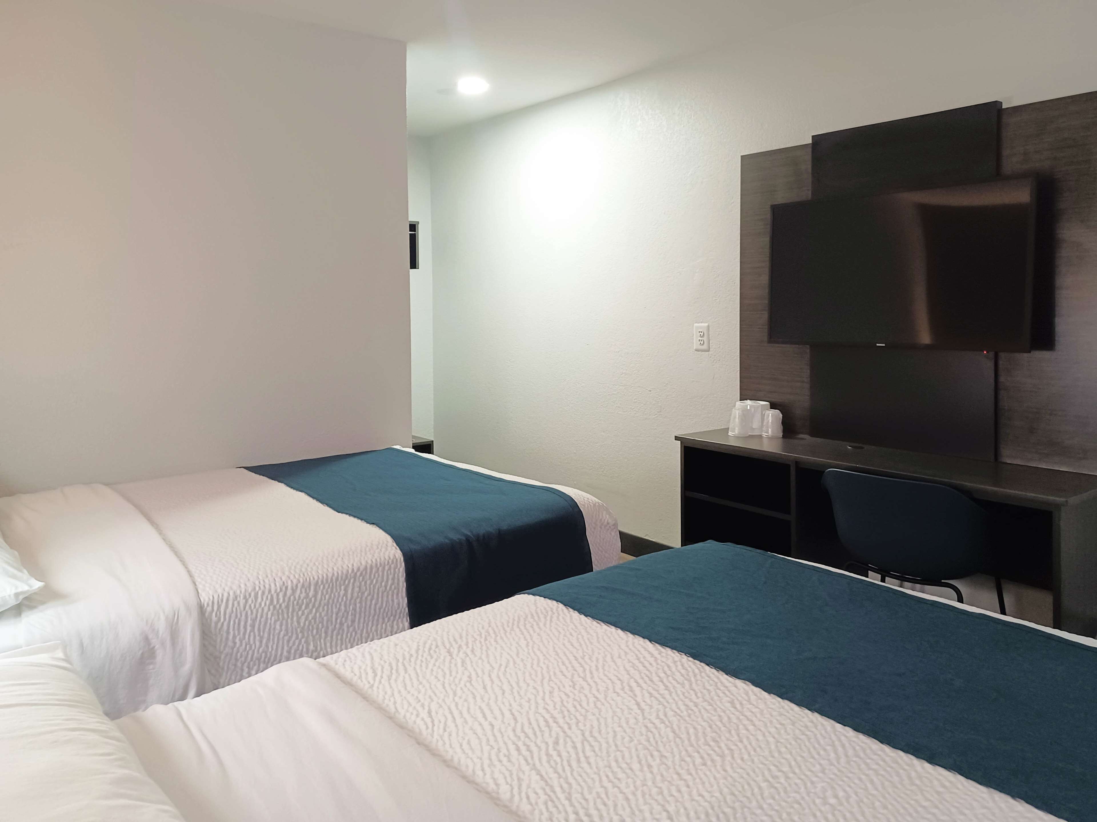 Skrivebord, skrivebord for bærbar PC og strykejern/-brett