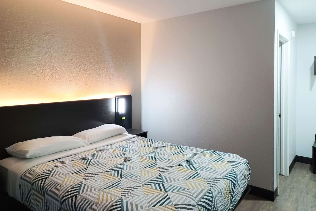 Skrivebord, skrivebord for bærbar PC og strykejern/-brett