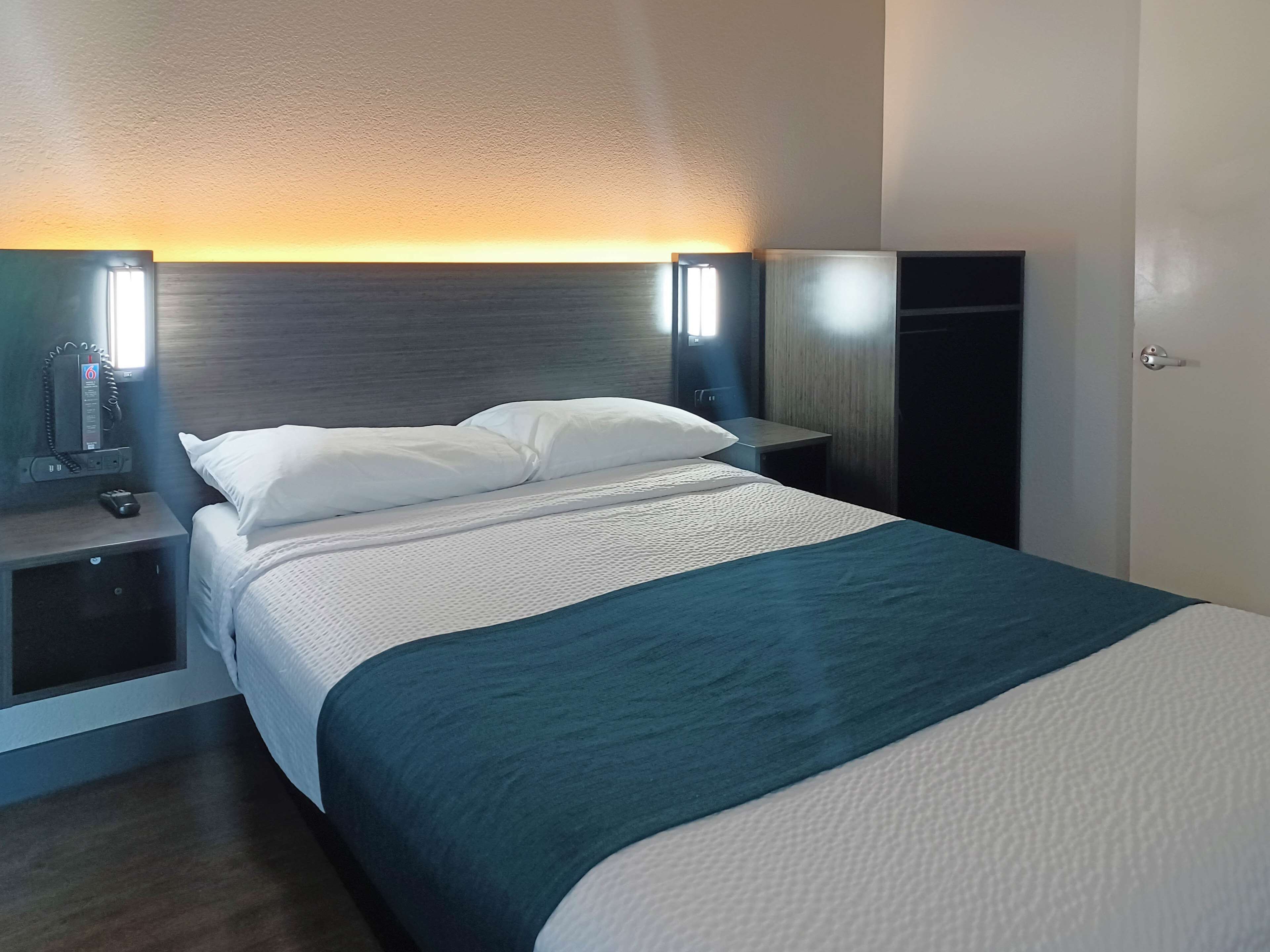 Skrivebord, skrivebord for bærbar PC og strykejern/-brett