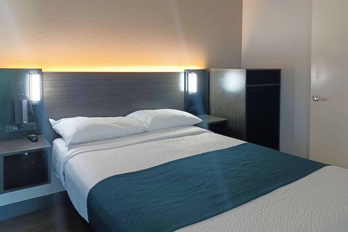 Skrivebord, skrivebord for bærbar PC og strykejern/-brett