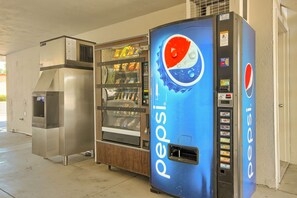 Vending machine - Motel 6 Fresno, CA - Blackstone North (Fresno)