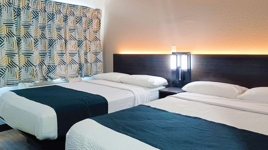 Motel 6 Fresno, CA - Blackstone North