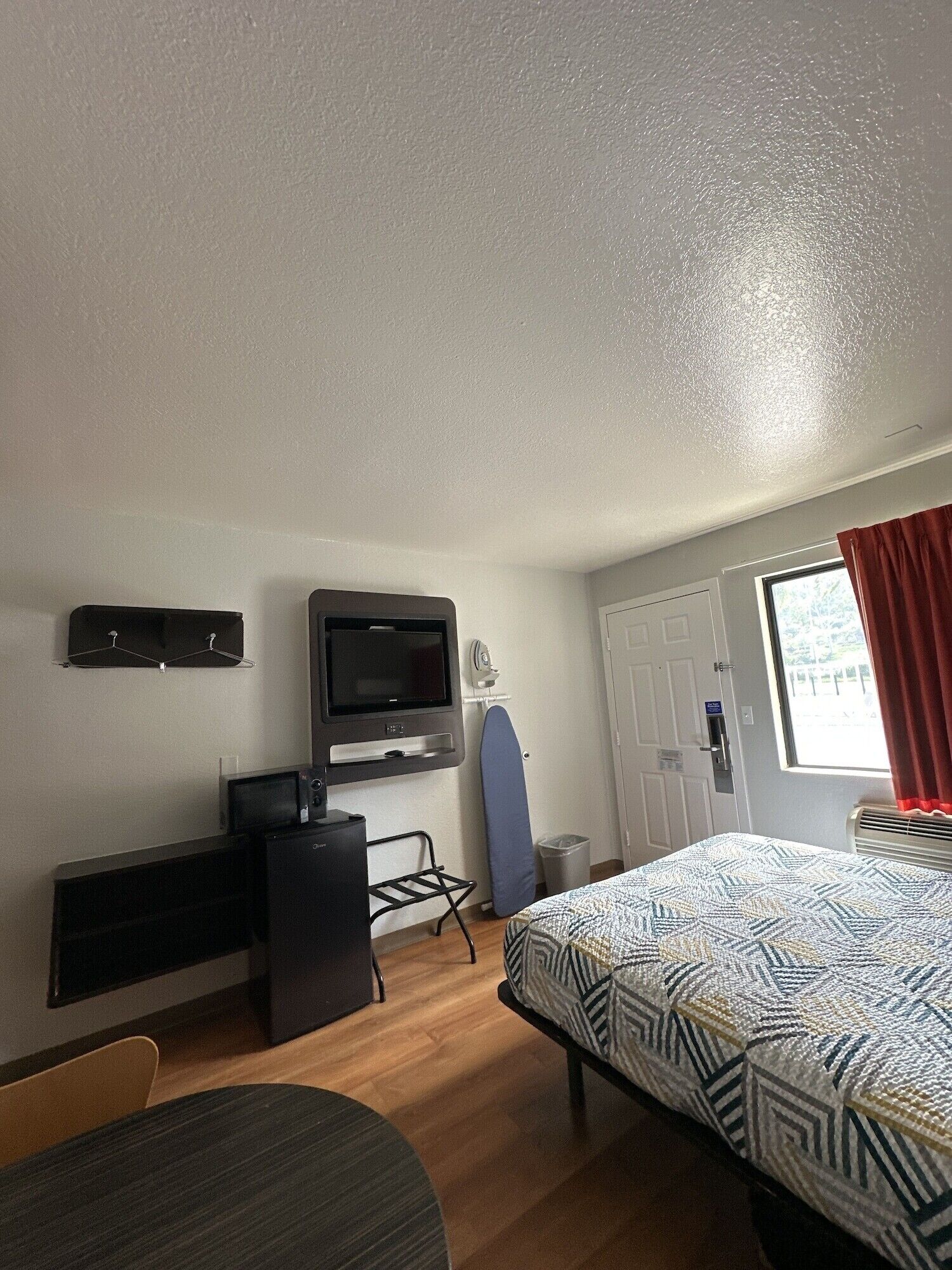 Blackout drapes, WiFi (free), bed sheets