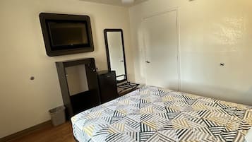Blackout drapes, WiFi (free), bed sheets