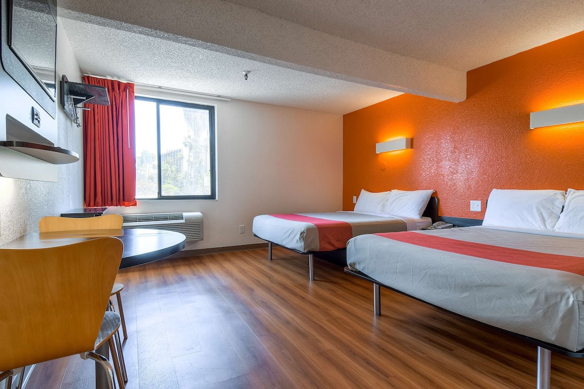 Pimennysverhot, ilmainen Wi-Fi, vuodevaatteet