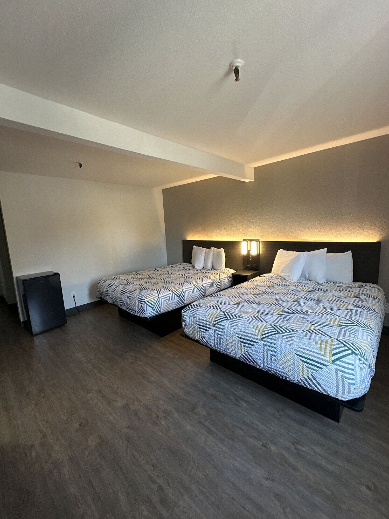 Cortinas blackout, wifi gratis y ropa de cama 