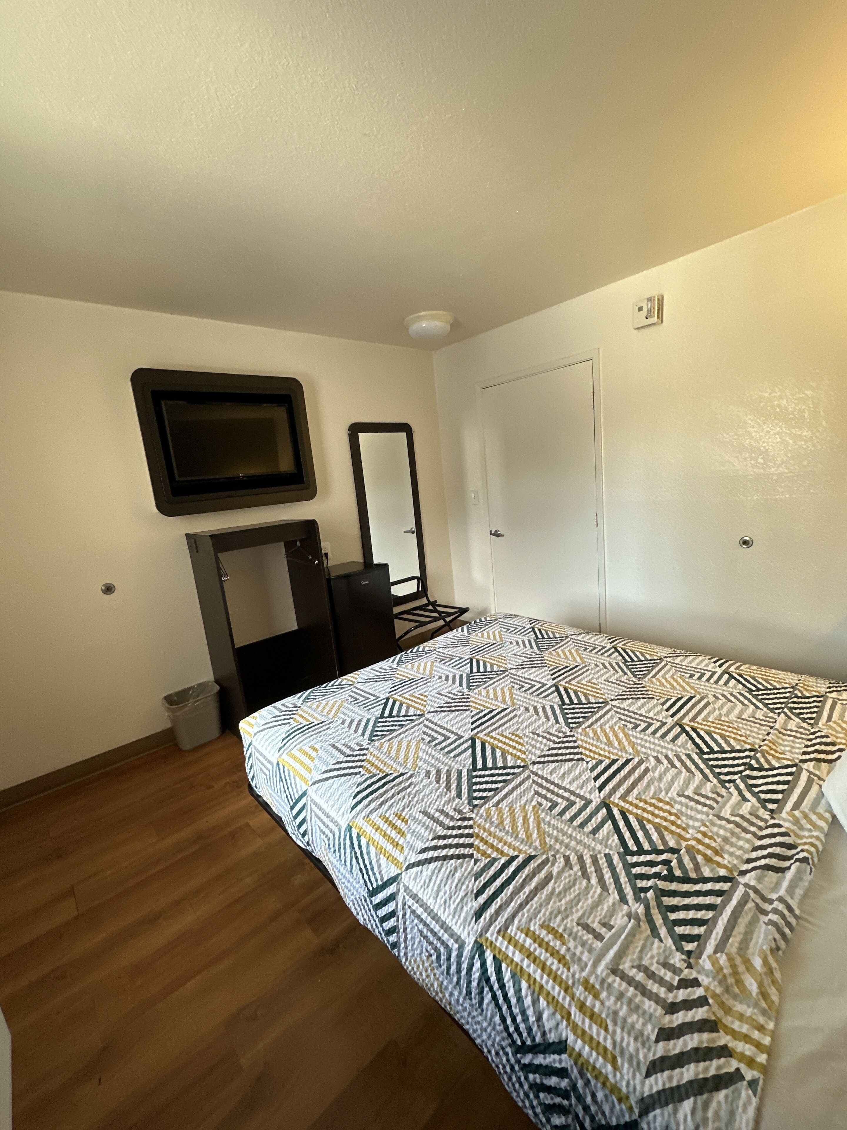 Blackout drapes, WiFi (free), bed sheets