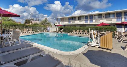 Motel 6 – Santa Rosa, CA - South
