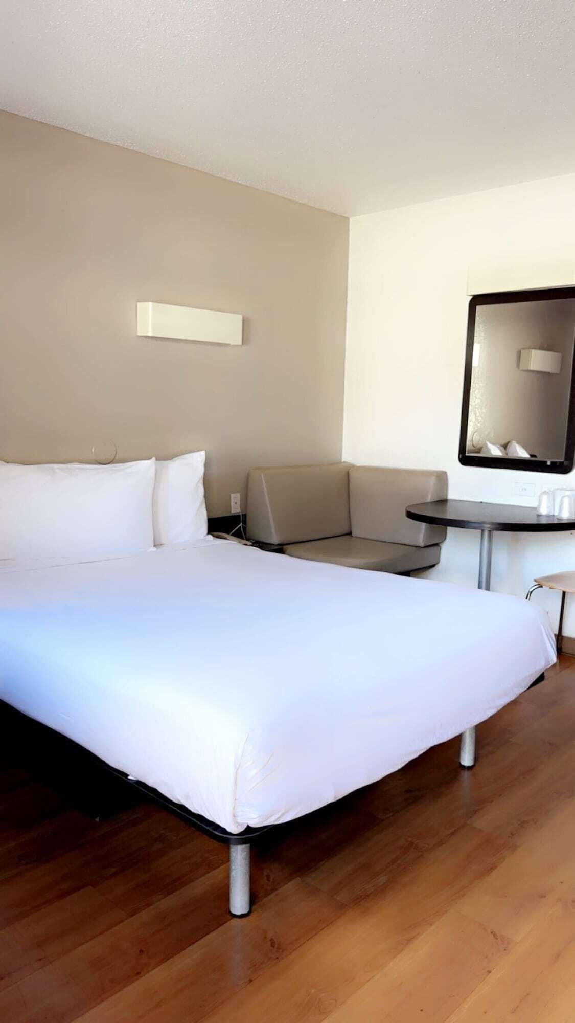 WiFi (free), bed sheets