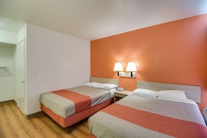 Free WiFi, bed sheets - Motel 6 Phoenix East (Phoenix)
