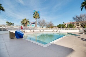 Pool - Motel 6 Phoenix East (Phoenix)