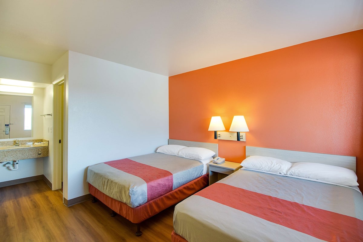 Free WiFi, bed sheets