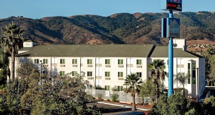 Motel 6 Gilroy, CA