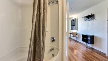 Combined shower/bathtub, free toiletries, hair dryer, towels