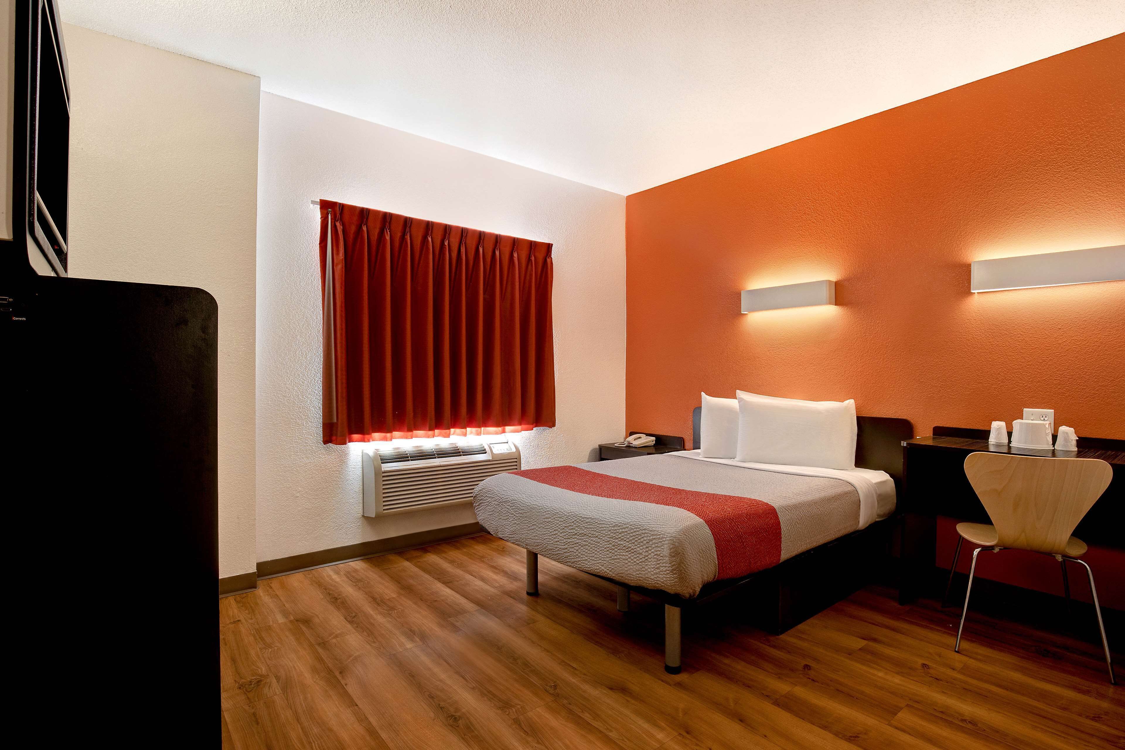 Desk, blackout drapes, free WiFi, bed sheets