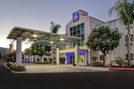 Exterior. Motel 6 Gilroy, CA