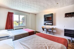 Escritorio, cortinas opacas, wifi gratis y ropa de cama