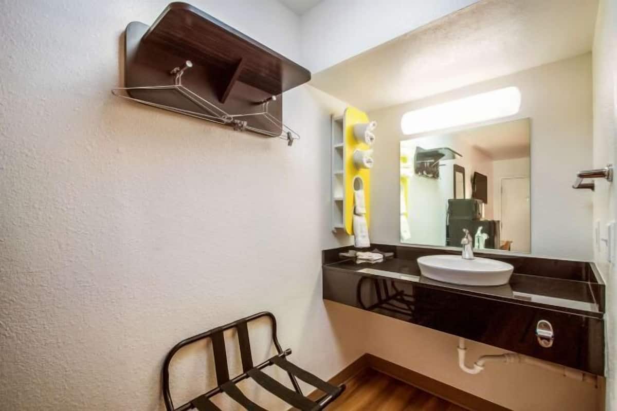 Ensemble douche/baignoire, serviettes fournies