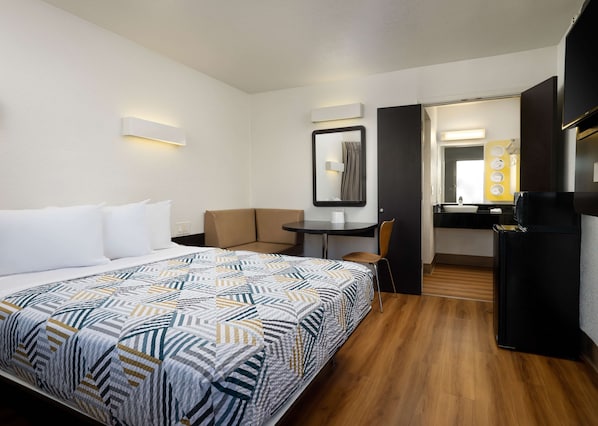 Free WiFi, bed sheets - Motel 6 Goleta, CA - Santa Barbara (Goleta)