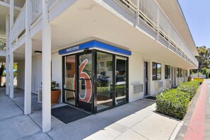 Exterior - Motel 6 Goleta, CA - Santa Barbara (Goleta)