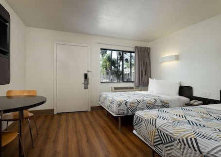 Free WiFi, bed sheets. Motel 6 Goleta, CA - Santa Barbara