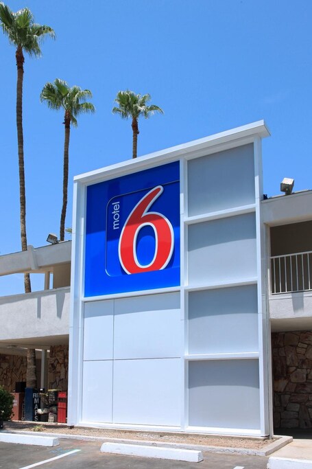 Motel 6 Old town Scottsdale Fashion Square - Image 27