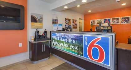 Motel 6 – Lakewood, CO