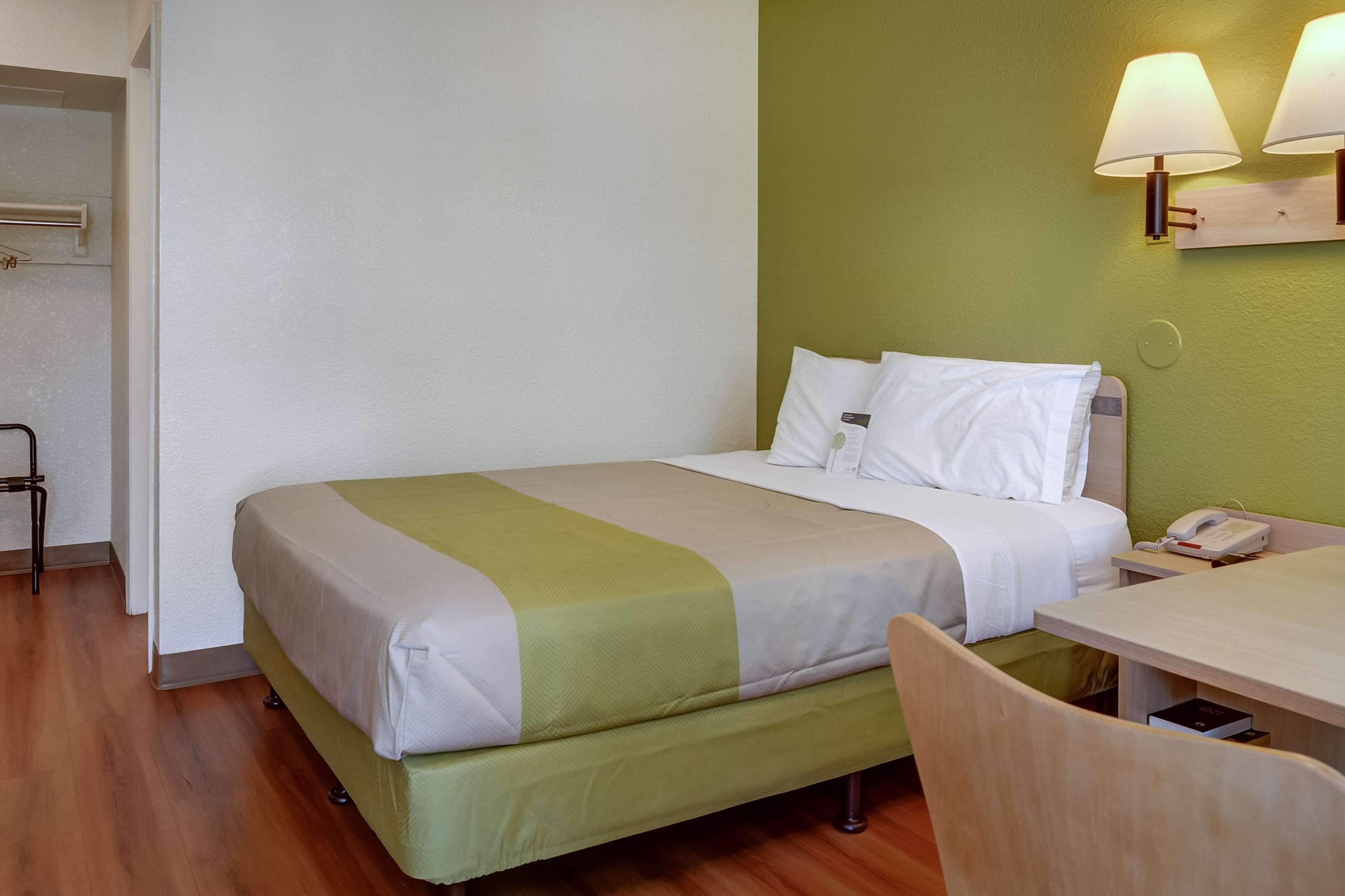 WiFi (free), bed sheets