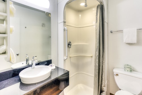 Motel 6 Tigard, OR - Portland South - Lake Oswego