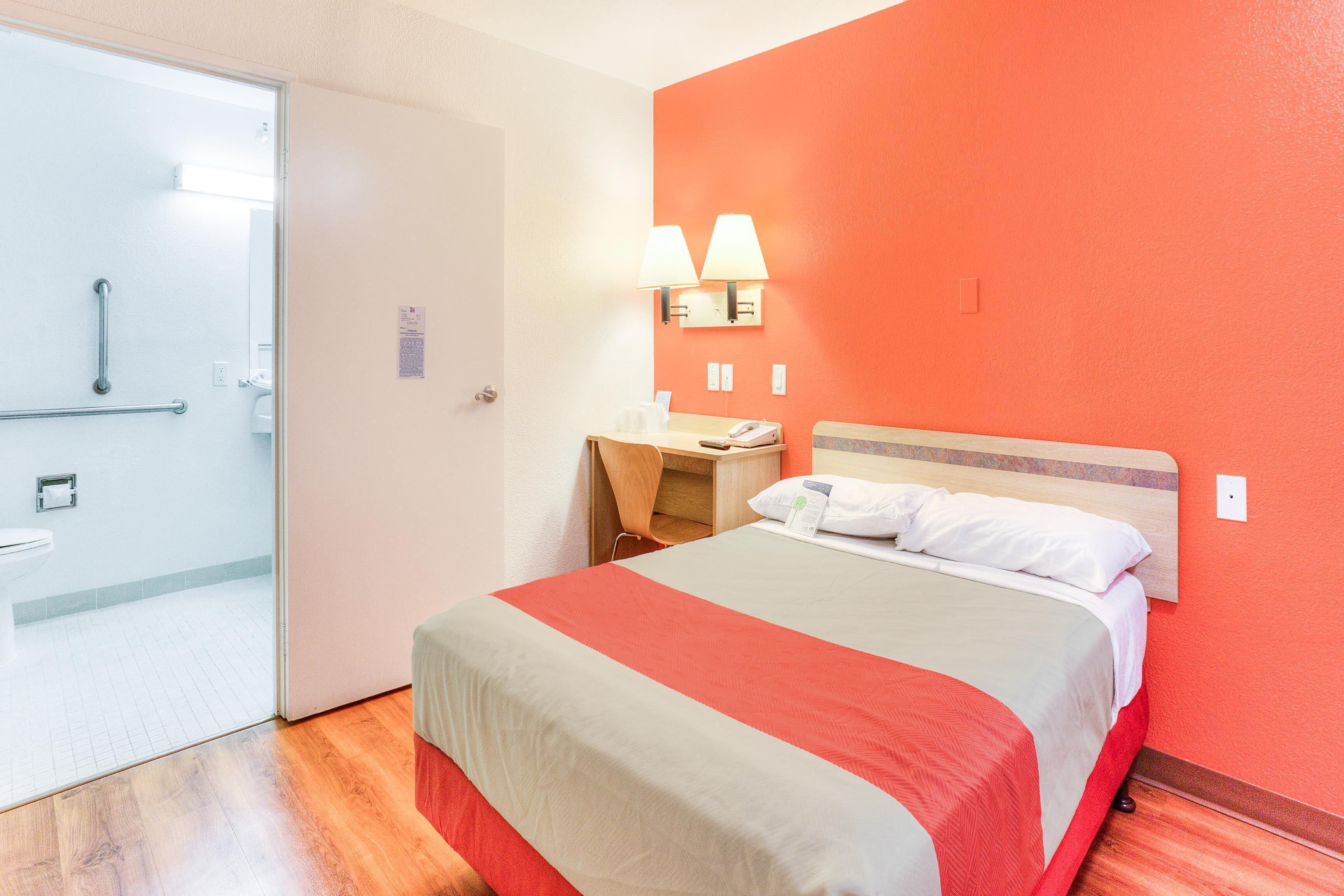 WiFi (free), bed sheets