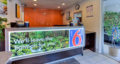 Motel 6 Tigard, OR - Portland South - Lake Oswego