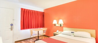 Motel 6 Tigard, OR - Portland South - Lake Oswego