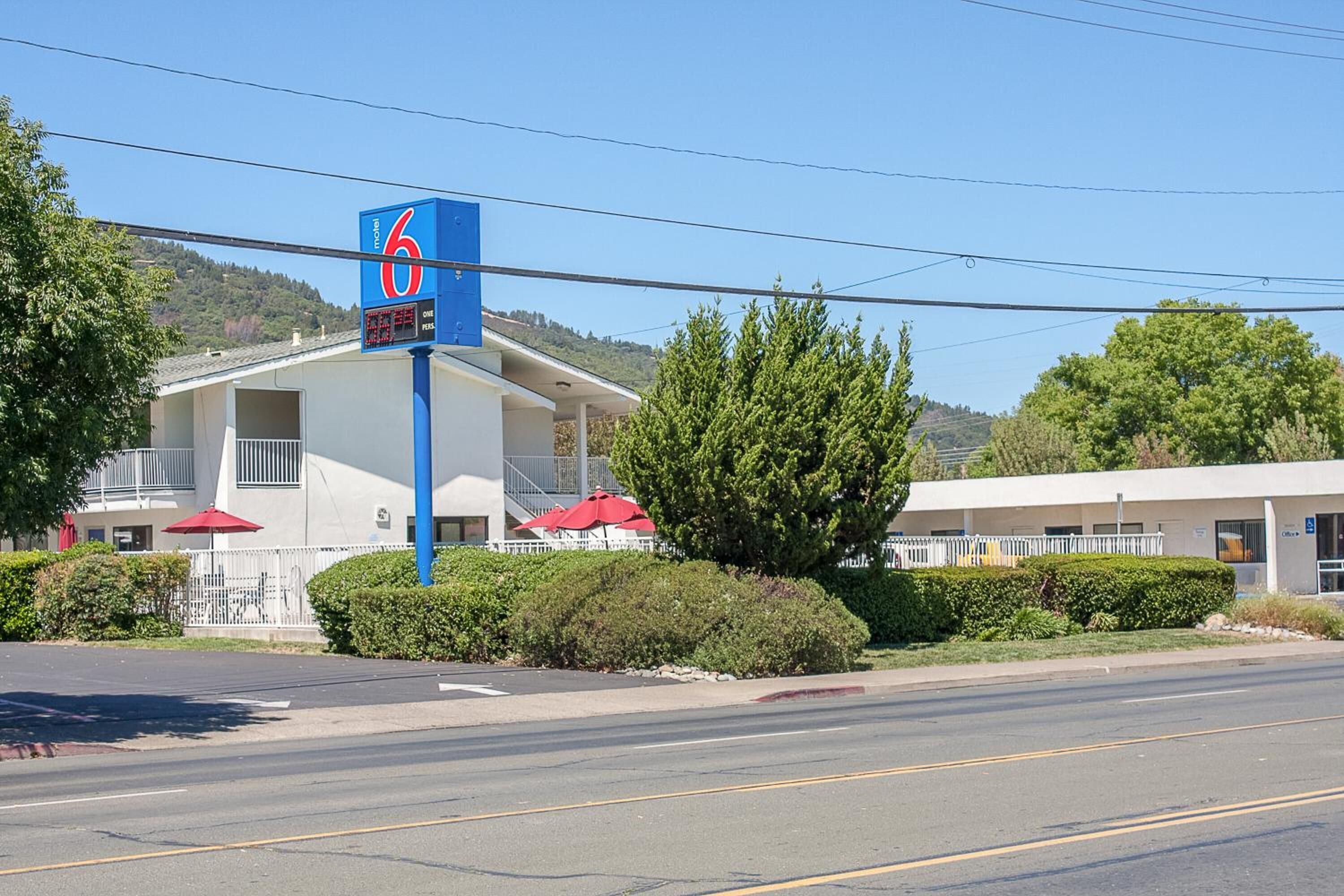 A motel with a large blue sign indicating a 6-room establishment.