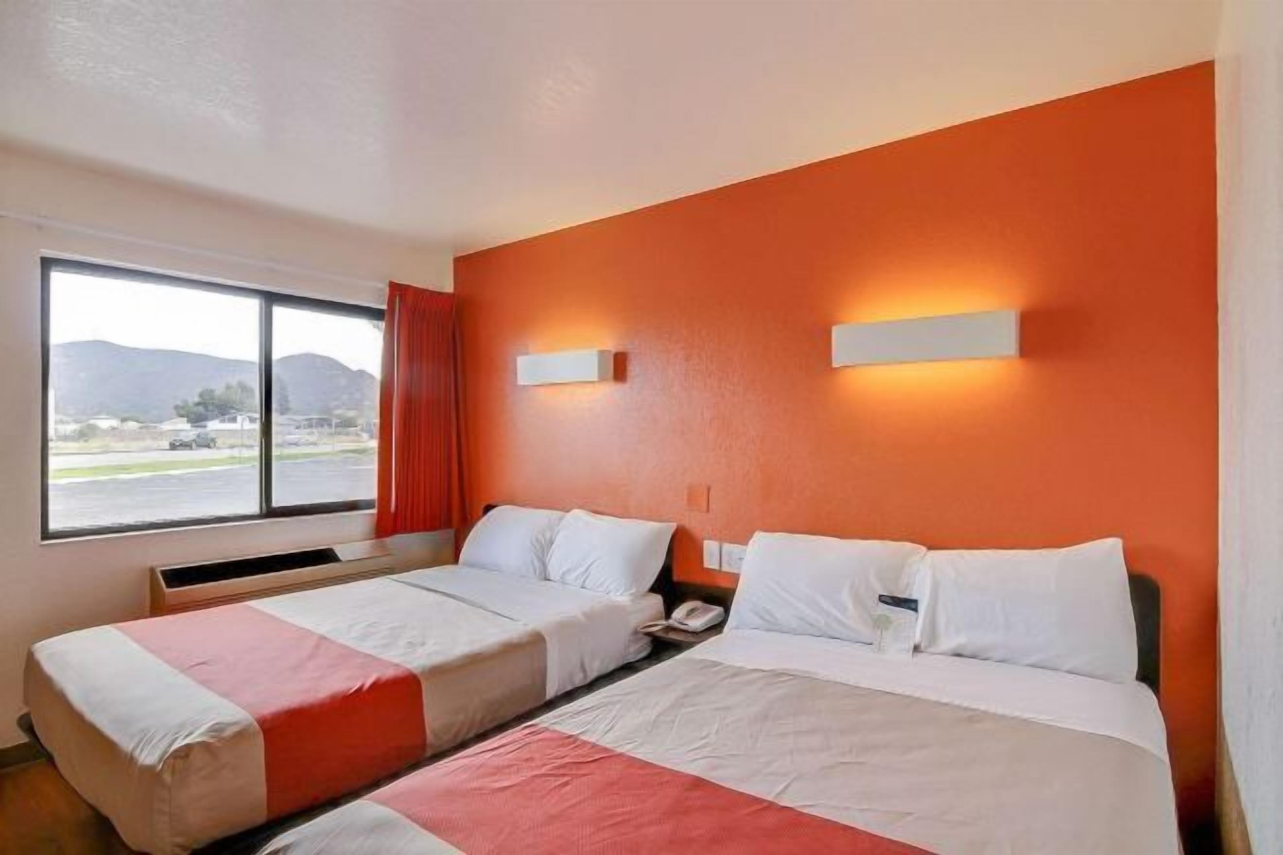 Blackout drapes, free WiFi, bed sheets