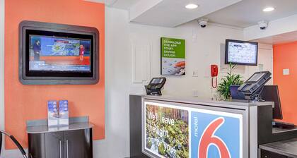 Motel 6 Portland, OR - Central