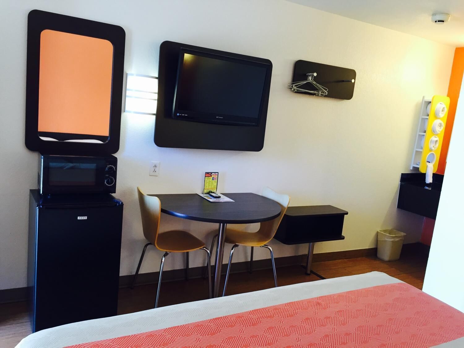 WiFi (free), bed sheets