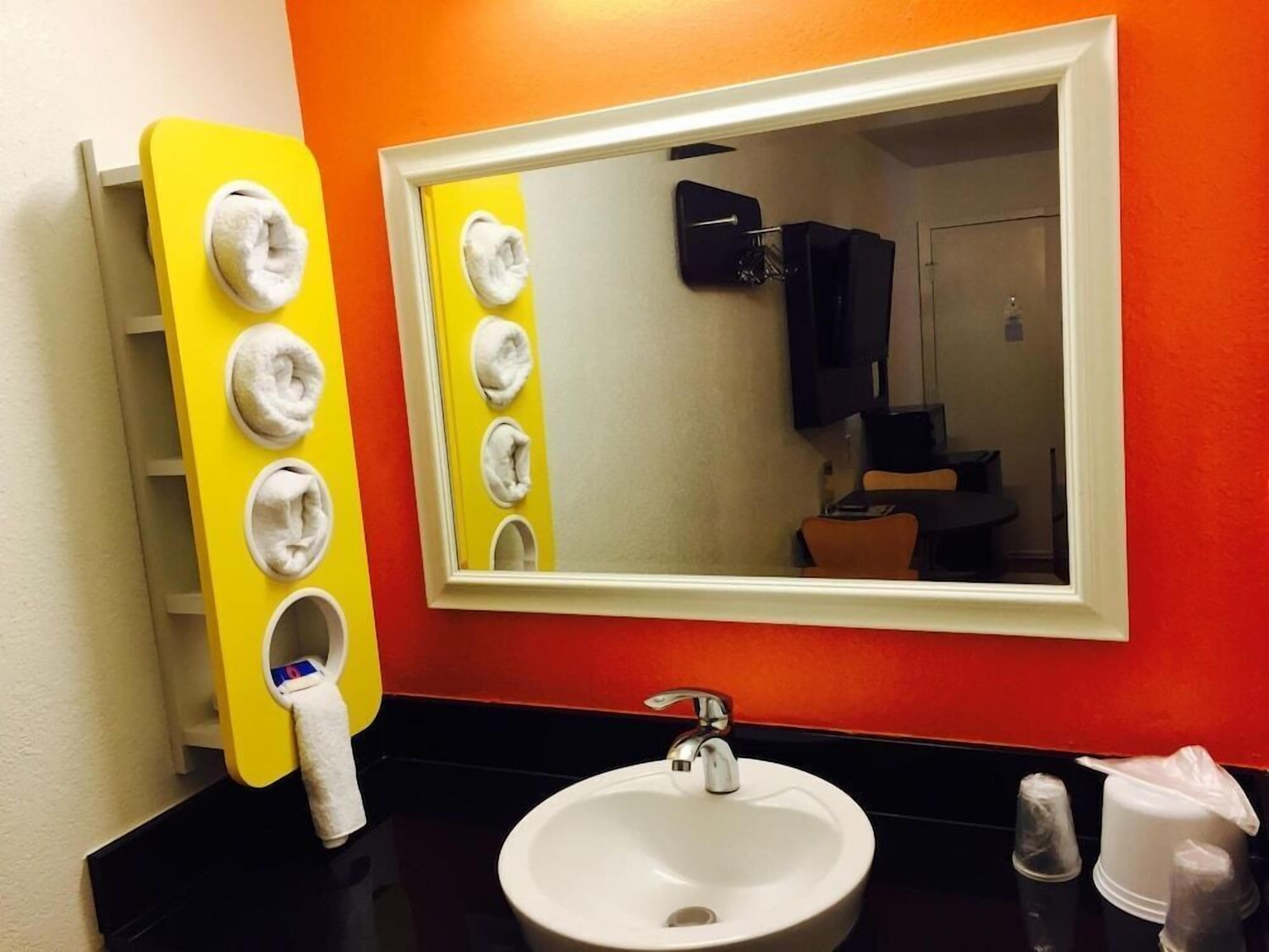 Een douche, handdoeken