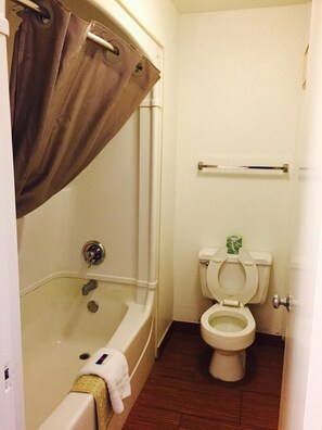 Shower, towels - Motel 6 Amarillo, TX - West (Amarillo)