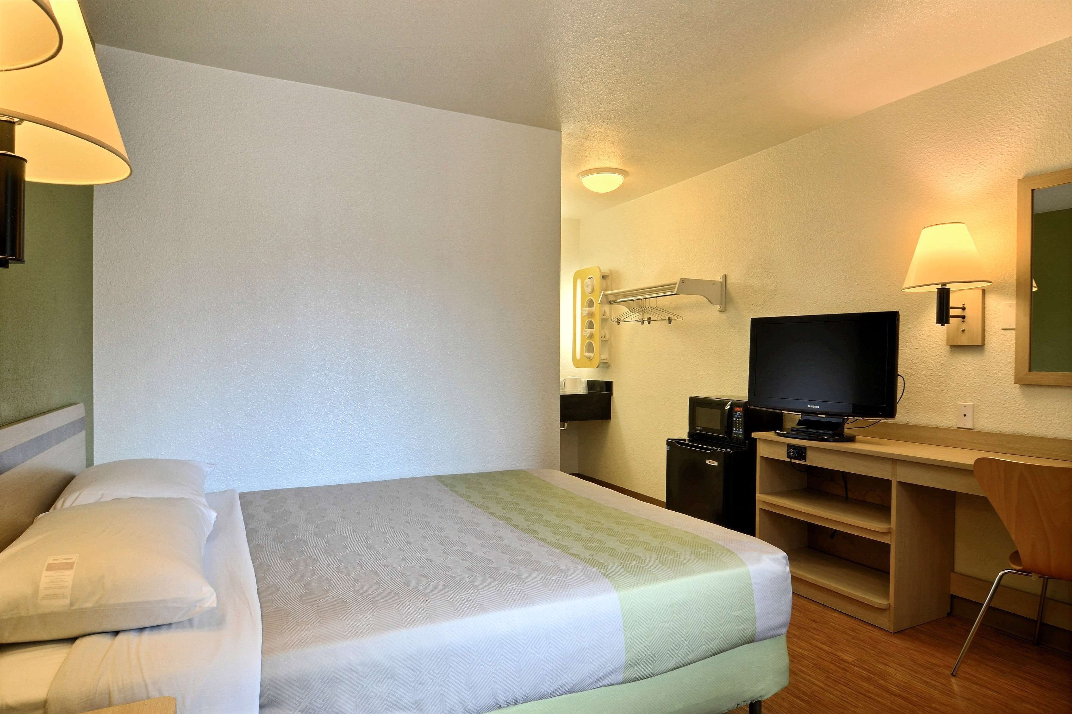 WiFi (free), bed sheets