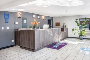 Lobby - Americas Best Value Inn East Peoria (East Peoria)
