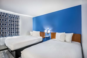 Chambre, 2 lits doubles, non-fumeur | Bureau, accès au Wi-Fi (inclus), literie fournie