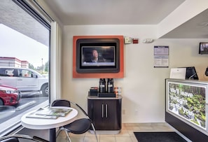 Coffee service - Motel 6 Medford, OR (Medford)