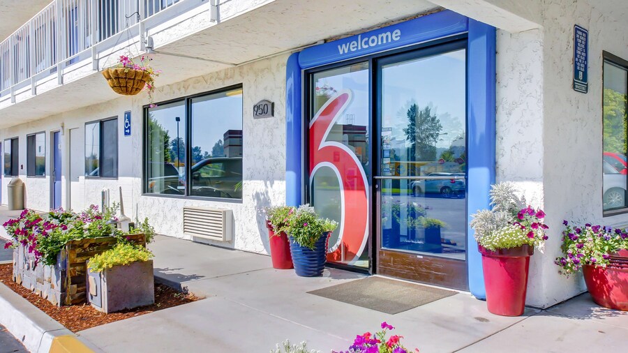 Motel 6 Medford, OR